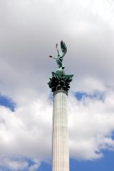 Millenniumi memorial column