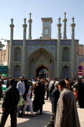 Crowds by Qom's holy shrine on Arbaeen