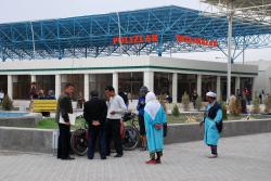 Attracting attention at Bukhara market