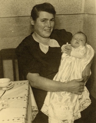 babyingeandauntbertha-1949.jpg