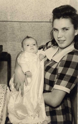 babyingeandklara1949(small).jpg