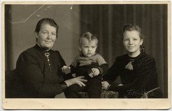 woman-two-kids-Mar21-1941-front.jpg
