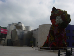 Another shot of the Guggenheim and the flowering "puppy" sculpture in front of it.