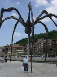 Jayme beside a massive sculpture of a spider.