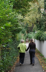 Gertrud and Friedel walking in Munchen