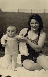 1949 - Baby Ingetraud Rother - Agnes Wittwer.jpg