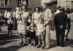 1949 - Rother Family in Rommerz - possibly with Martha Wittwer and Reinhard Segnitz.jpg