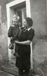 1951 - Inge Rother - Elfrieda Rother (Wittwer) in Rommerz.jpg