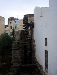 A disused water wheel from the dried up river Fes